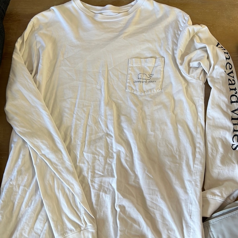 Mens White vineyard vines size M long sleeve